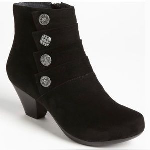 Dansko Baker Suede Ankle Boots Booties Buttons Size 40 Black